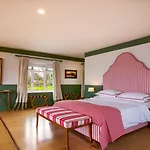 Corrib Hotel 4*